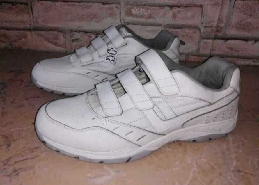 Adidași numărul 48-49