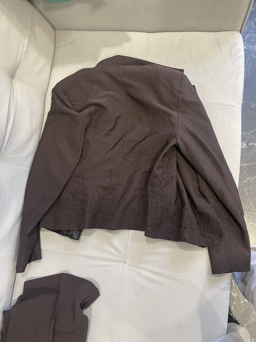 Costum intr o conditie foarte buna