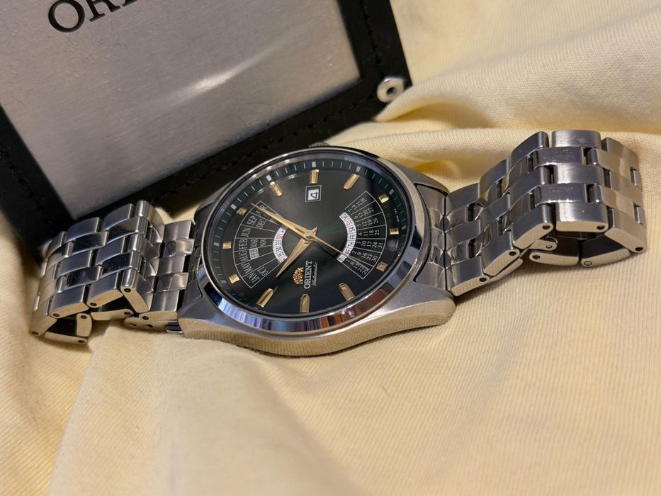 Ceas orient calendar