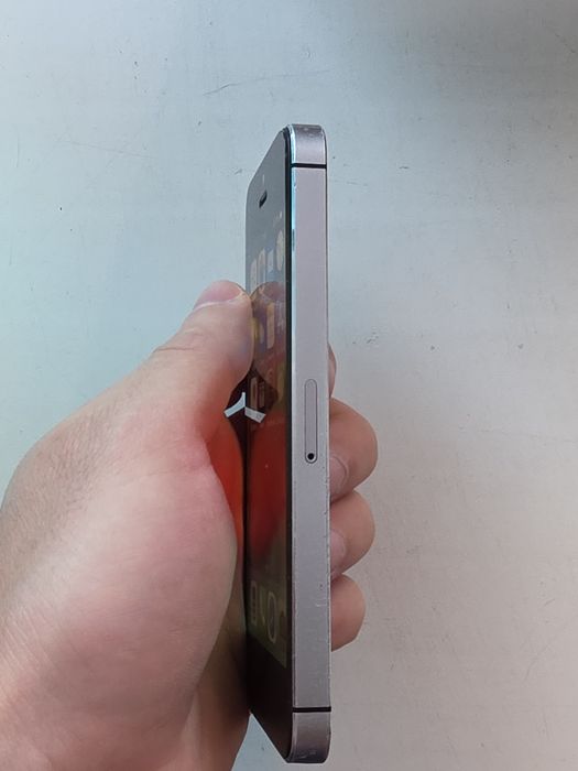 iPhone 5s 16GB Space Gray