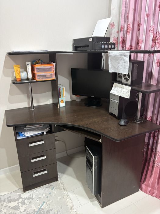 Продам компьютерный стол
