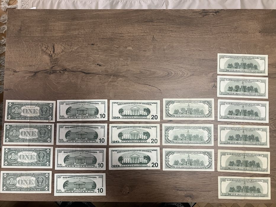 Доларови банкноти