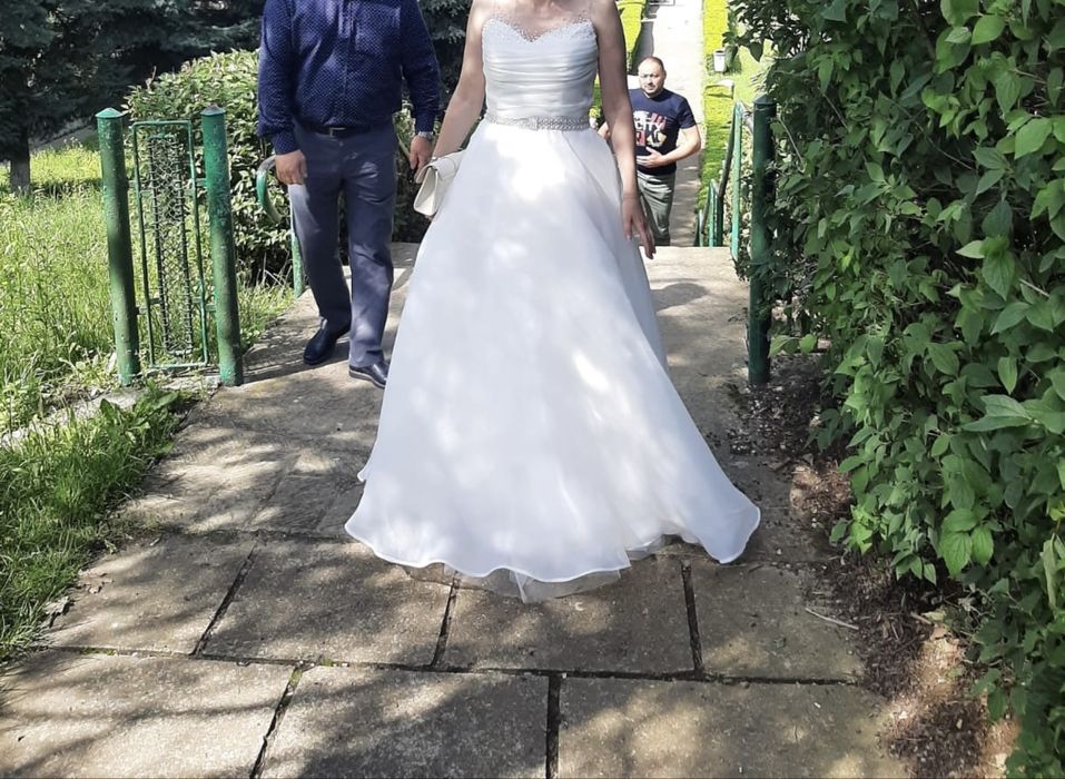 Rochie de mireasă alba cu perle