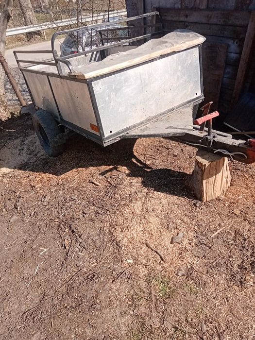 Vând urgent remorcă