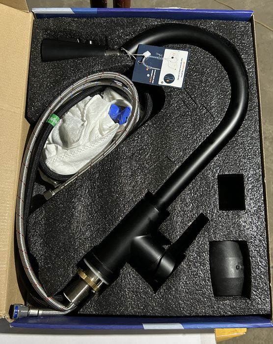 Baterie bucătărie neagră, duș extractibil