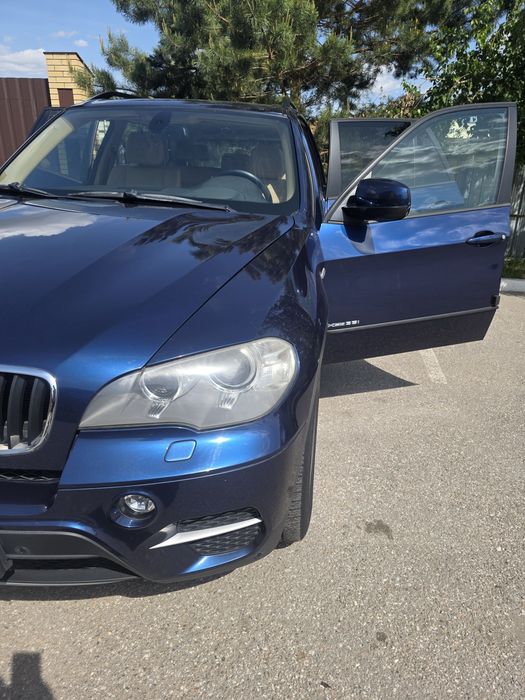 Продам BMW X5 2010г