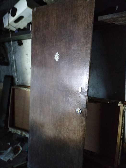 Продам железную дверь