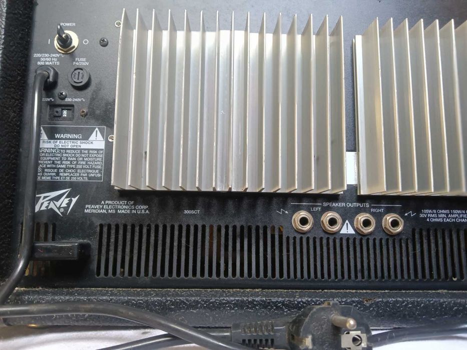 Уредба 3 в 1- система усилвател PEAVEY USA 2x150, Миксер, Дигитални ефекти - ехо, хорус и др., може и тонколони 2х150