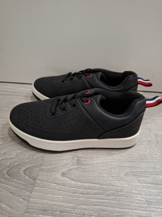 Продам детскую обувь