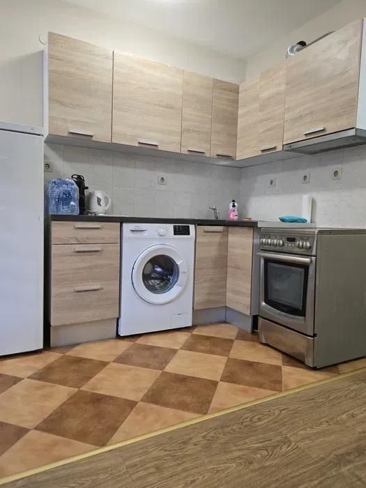 Тристаен апартамент под наем в Център