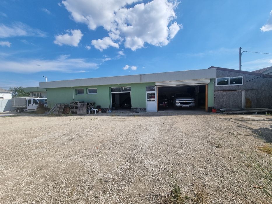 Продава се Магазин в Варна, Базар Левски - 893 кв.м за 370 €/кв.м - Снимка #1