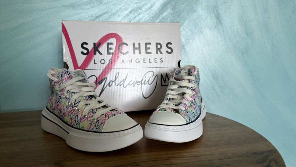 Skechers x JGoldcrown – Lovewall Hearts tip baschet (SN 185132)