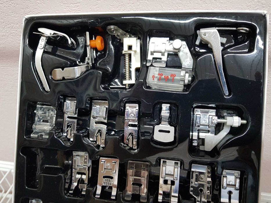 Набор лапок для швейной машинке.