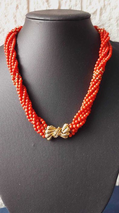 Златна  огърлица  корали ,закопчалка и златни топчета-90 бр.Злато 18к