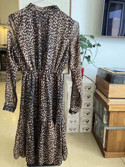 Продавам дамска рокля Lighter Collection