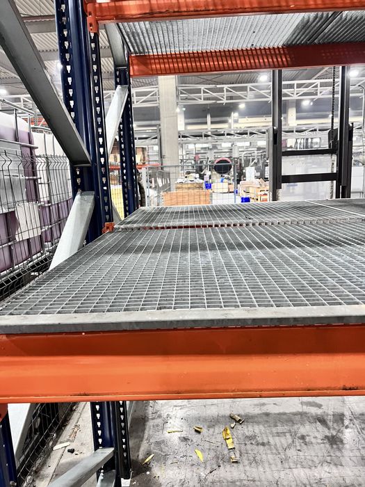 rafturi metalice 826)