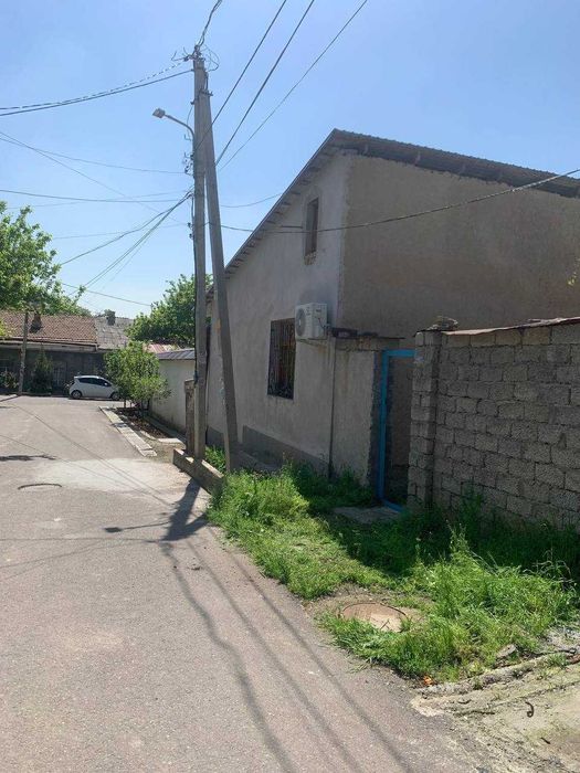 Хозяин продает дом с участком. Площадь участка 2.8 соток. 80 000 у.е