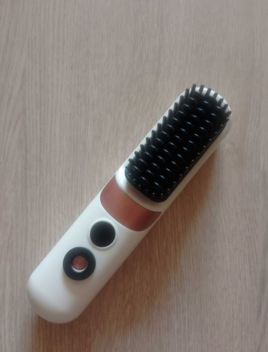 Perie pentru îndreptat părul cu efect de placă