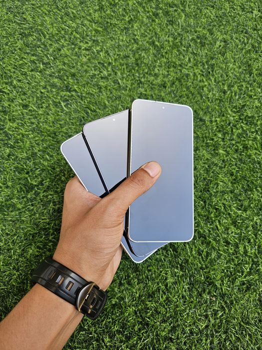 Samsung Galaxy S23 5G. OzU 8/256 GB. Snapdragon Black/White. Ime otkan