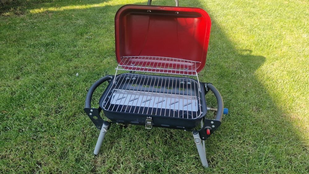 Grătarul Portabil pe Gaz – Compact, Puternic și Gata de Aventură