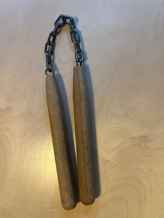 Продавам нунчаго