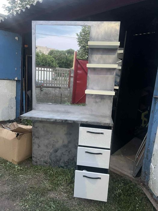 2 Posturi Mobiliere Salon si o comoda dormitor