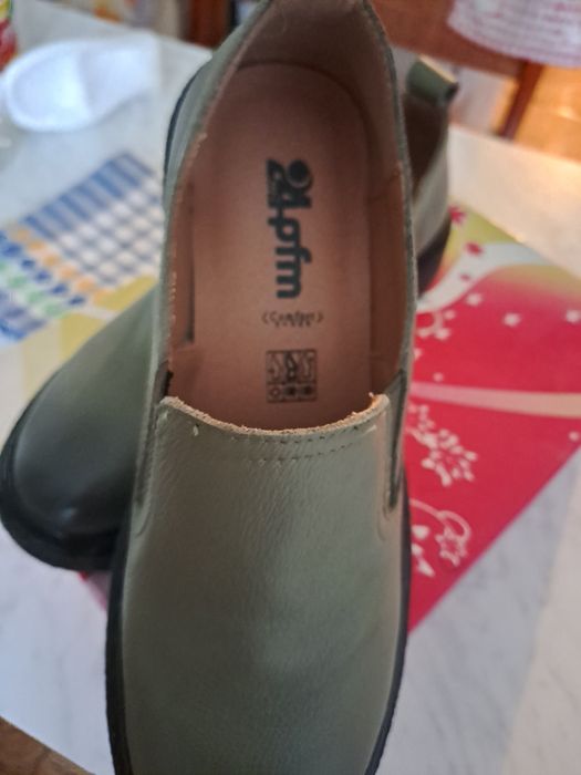 Срочно продам лоферы 40