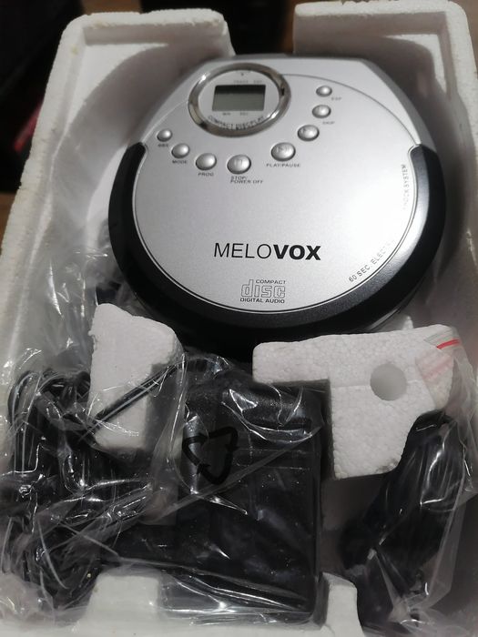 СD  плеар с слушалки и заредащо