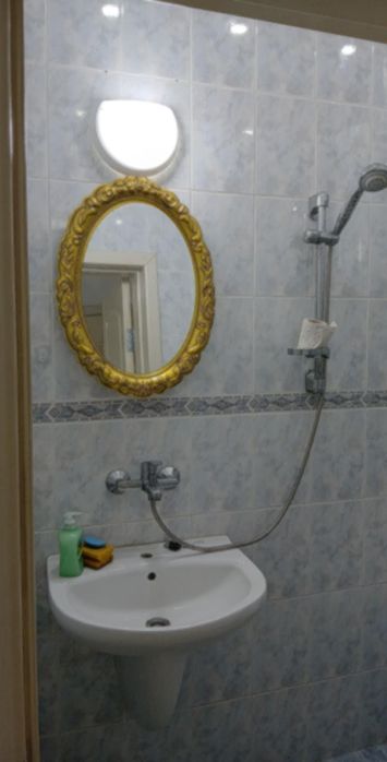 Дава се студио под наем