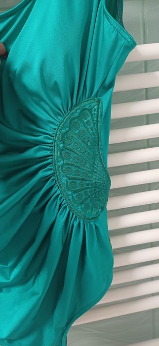 Vând costum baie superb!