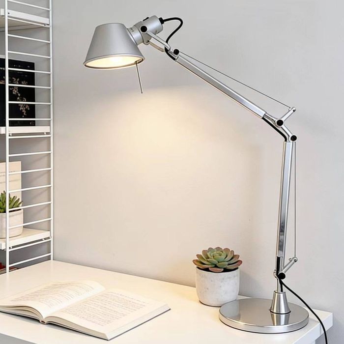 Настольная лампа в стиле Tolomeo