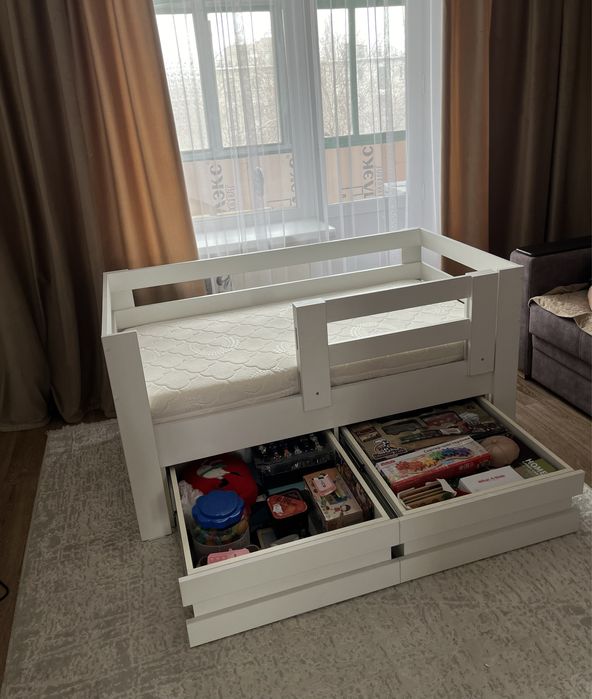 Продам кровать с матрасом