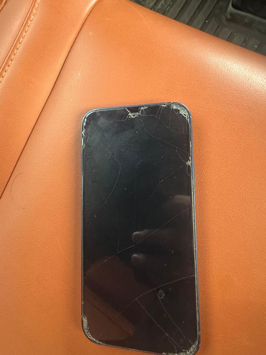 iPhone 12 128 гб(экран защитка)