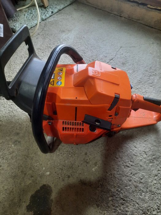 Vând husqvarna 365 x- torq!