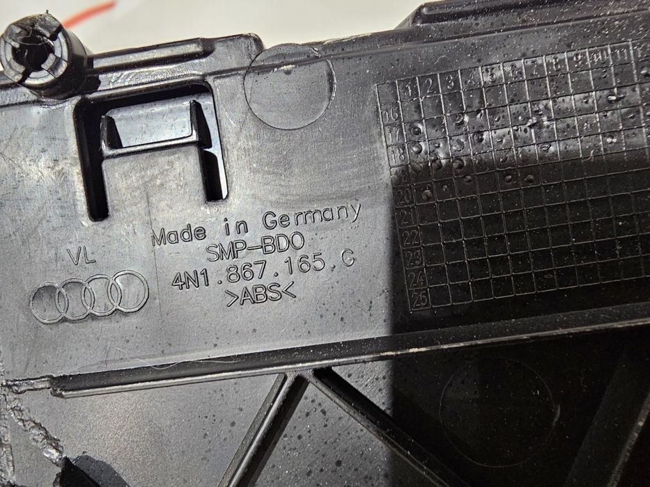 Cotiera usa stanga fata Audi A8 4N dupa 2018 cod 4N1867165G