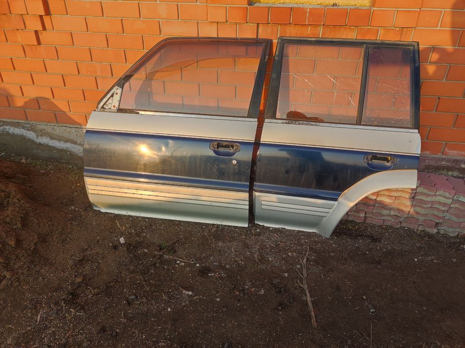 Продам двери Митсубиси поджеро.