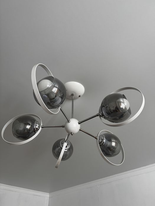 Продам люстры 3 штуки