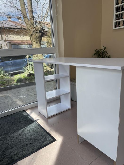 Бюро за маникюр с два стола