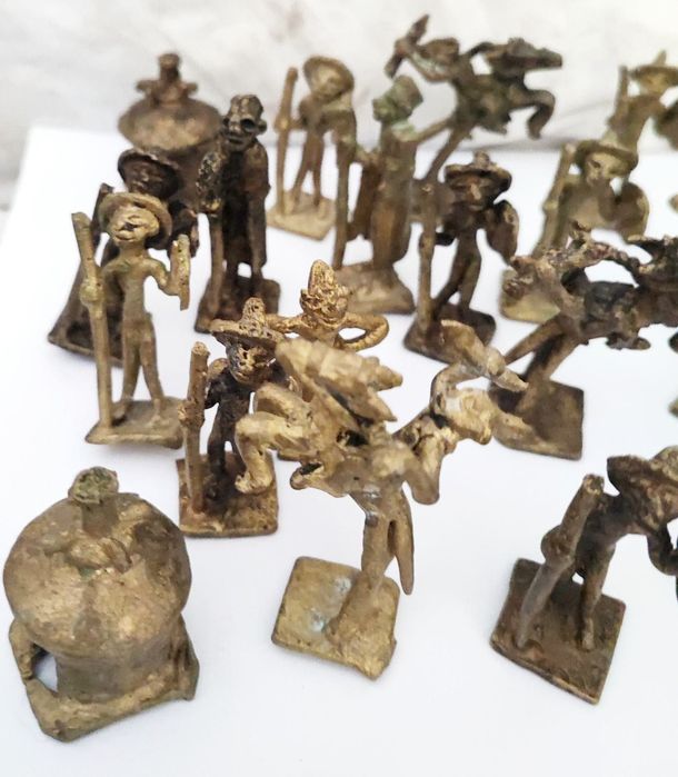 Голяма колекция бронзови фигури