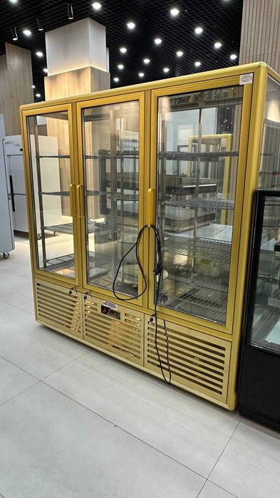 Витрина холодильник для десерт