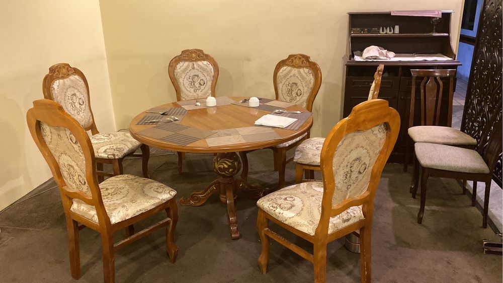 Обеденный стол и стулья комлпект