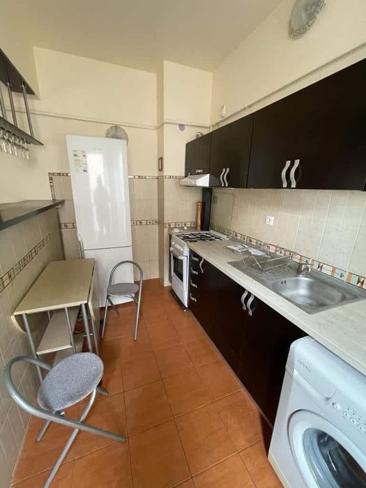 Închiriez apartament 2 camere, 80 mp, terasă + balcon, parcare – proprietar