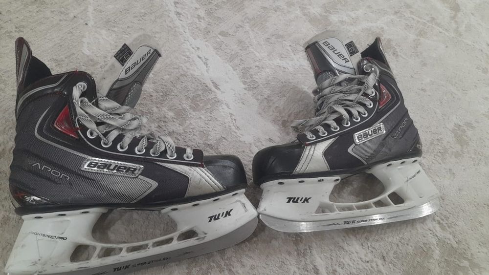 Продам коньки BAUER