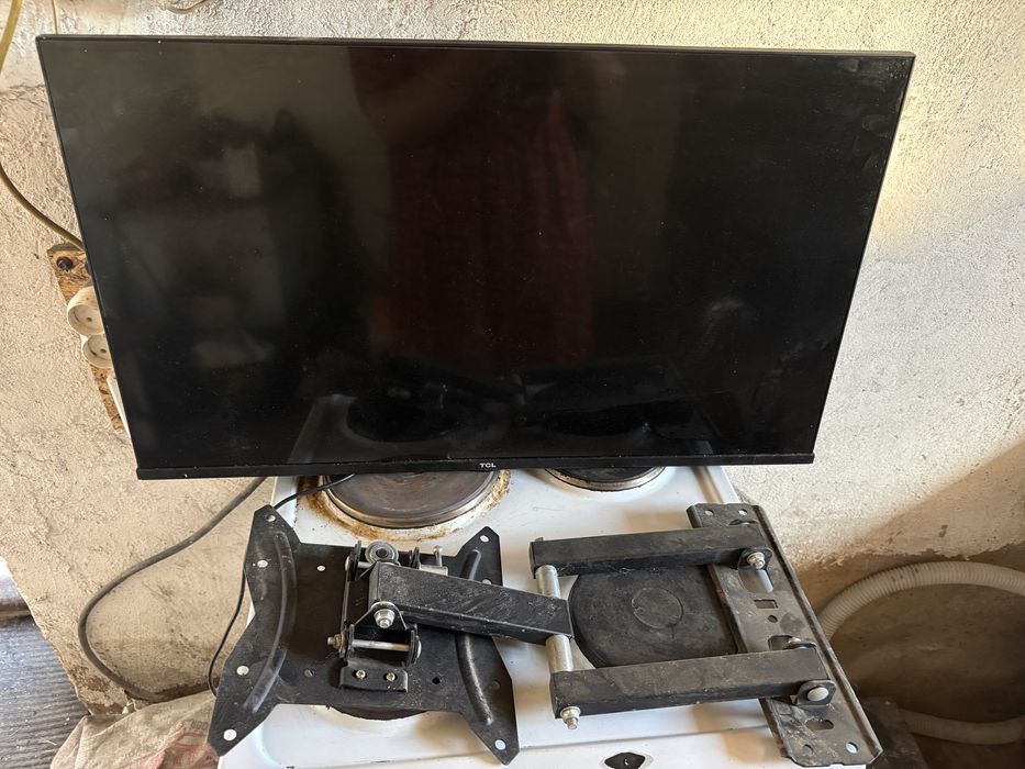 Продам телевизор сломанный экран