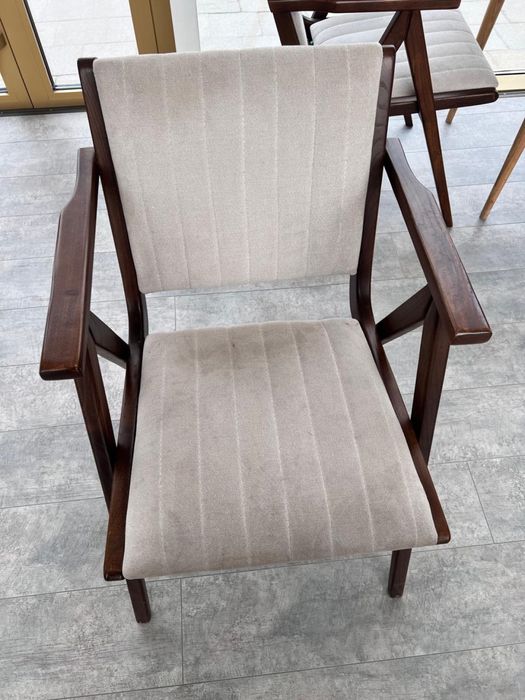 Стол, стулья для кофейни