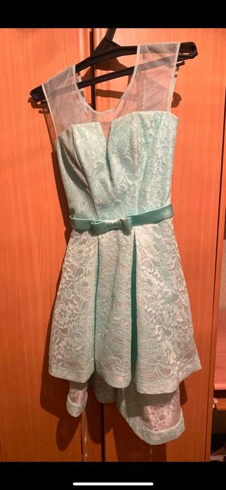 Продам выпускные платья