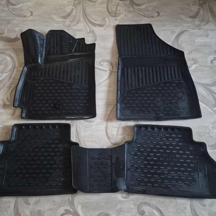Продам комплект резиновых ковривок