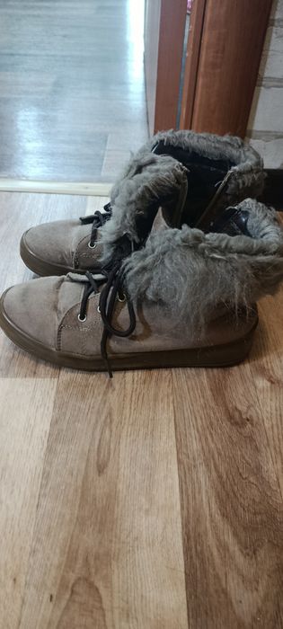 Женские зимние ботинки