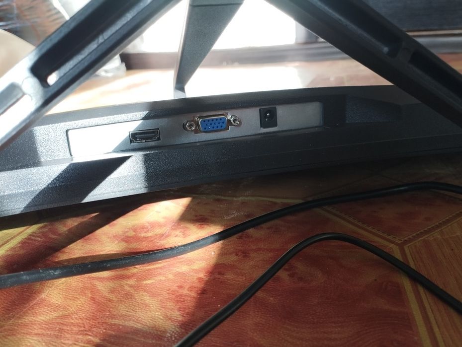 Monitor Xtech 27talidan sal kotaro yengi 2-3 oy ishlagan