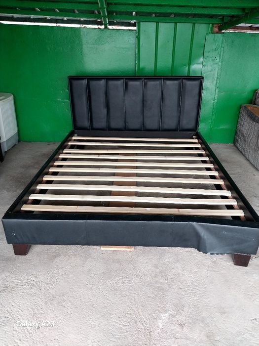 Продам  стол и диван